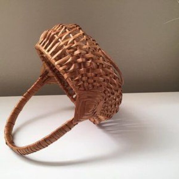 Vintage Wicker Carrying Basket - Picture 2 of 5